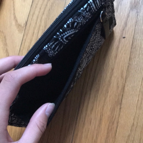 Vera Bradley Black and White wristlet - Picture 4 of 7